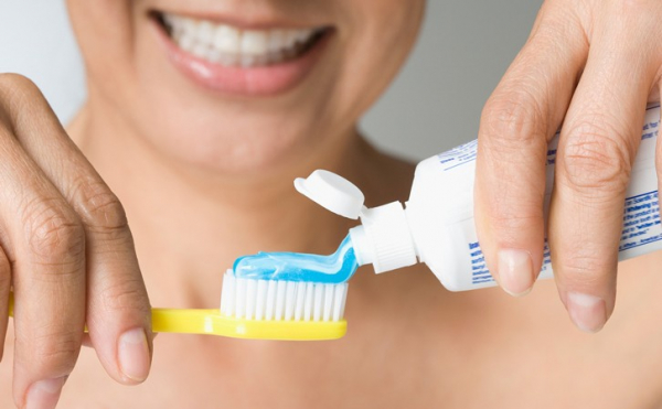 Рейтинг 7 лучших лечебных зубных паст: виды, плюсы и минусы, отзывы, цена